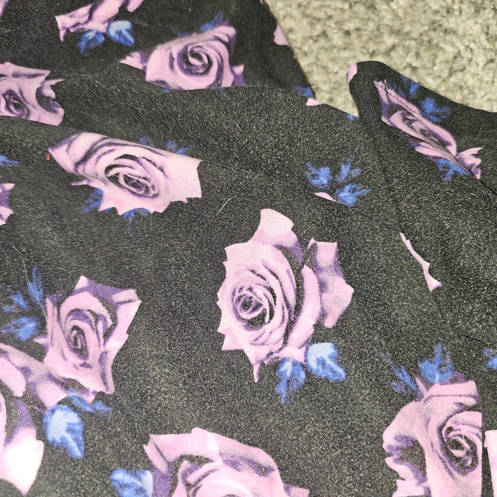 LuLaRoe Floral Leggings - Red and Black - Picture 3 of 3